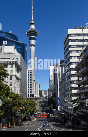 Auckland. Januar 2021, 1st. Das Foto vom 1. Januar 2021 zeigt das Stadtzentrum von Auckland, Neuseeland. Die Arbeitslosenquote Neuseelands sank auf 4,9 Prozent im Dezember 2020 Quartal, von 5,3 Prozent im September 2020 Quartal, sagte die Statistikabteilung Stats NZ am Mittwoch. Die Arbeitslosenquote im letzten Quartal von 5,3 Prozent folgte dem größten Anstieg beobachtet in einem einzigen Quartal seit der Serie begann im Jahr 1986, Stats NZ sagte. UM MIT "Neuseelands Arbeitslosenquote sinkt auf 4,9 Prozent im Dezemberquartal" zu GEHEN Kredit: Guo Lei/Xinhua/Alamy Live News Stockfoto