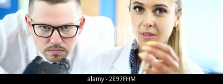 Professionelle Mitarbeiter in der Klinik Stockfoto