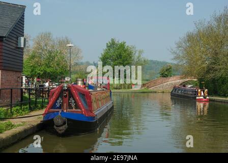 Foxton Schleusen auf dem Grand Union Kanal, Foxton, Leicestershire, Großbritannien; festgemacht Narrowboats Stockfoto