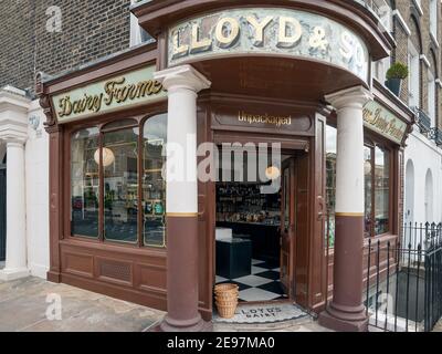 LONDON, Großbritannien - 15. AUGUST 2009: Eingang zu Lloyd and Son Dairy in Amwell Street, Camden Stockfoto