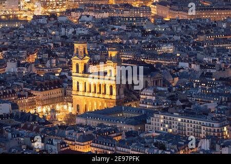 Eglise Saint Sulpice in Paris, Frankreich. Saint Sulpice ist eine römisch-katholische Kirche im Zentrum von Paris und befindet sich im Quartier Latin am linken seine-Ufer. Stockfoto