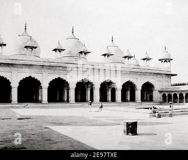 Foto aus dem späten 19th. Jahrhundert - Ansicht des Agra Courtyard of Moti Masjid, Pearl Mosque, Indien Stockfoto