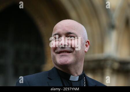 Stephen Cottrell kommt, nachdem er als der neue Erzbischof von York 98th in York Minster, Großbritannien enthüllt wurde Stockfoto