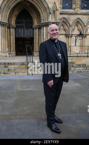 Stephen Cottrell kommt, nachdem er als der neue Erzbischof von York 98th in York Minster, Großbritannien enthüllt wurde Stockfoto