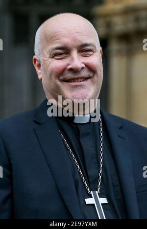 Stephen Cottrell kommt, nachdem er als der neue Erzbischof von York 98th in York Minster, Großbritannien enthüllt wurde Stockfoto