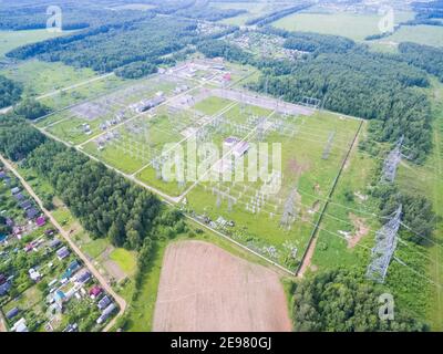 Neues Umspannwerk, Draufsicht auf die Ausrüstung. Stockfoto