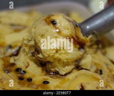 Vanille, Passionsfrucht und Schokoladeneis Stockfoto
