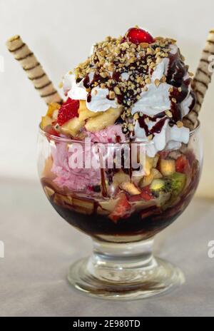 Vanille, Passionsfrucht und Schokoladeneis Stockfoto