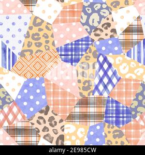 Trendige Nachahmung genähte Stoffstücke im Patchwork-Stil. Aquarell von Hand gezeichnete moderne Nahtlosmuster. Orange und lila Collage Textur mit Geom Stockfoto