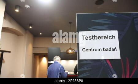 Ein Corona Schnelltest-Center wird in einem Spielcasino in der Görlitz Bahnhofstrasse eröffnet Am 3.1.2021 Stockfoto