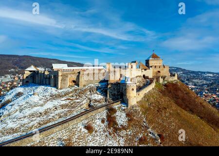 Schloss von Sumeg in Ungarn. Historische Burgruinen Museum in obere balaton Region. Alte Festung in herrlichem Panoramablick. Stockfoto