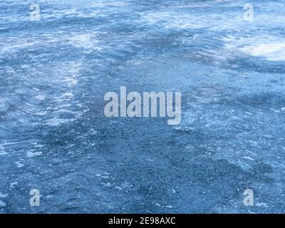 Eisige Straße im Winter auf einer Straße Stockfoto