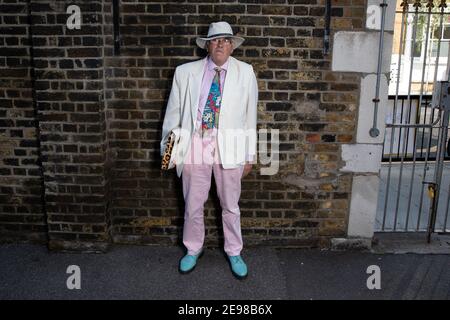 Mode und Stil Bilder von Hipstern bei Dalston Boot Verkauf Während der Covid-Pandemie Stockfoto