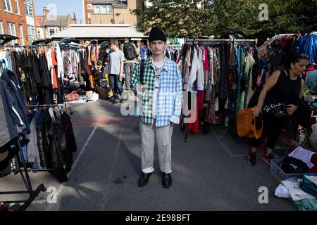 Mode und Stil Bilder von Hipstern bei Dalston Boot Verkauf Während der Covid-Pandemie Stockfoto