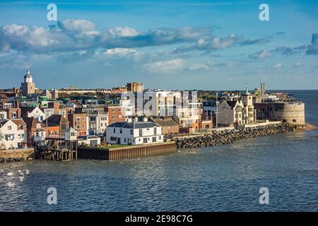 Portsmouth Harbour Und Spinnaker Tower Stockfoto