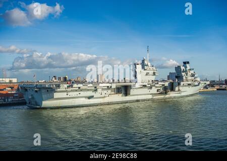 Portsmouth Harbour Und Spinnaker Tower Stockfoto