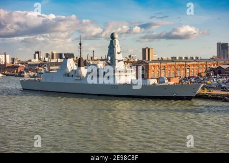 Portsmouth Harbour Und Spinnaker Tower Stockfoto