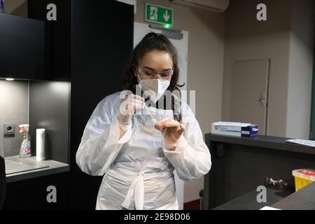 Ein Corona Schnelltest-Center wird in einem Spielcasino in der Görlitz Bahnhofstrasse eröffnet Am 3.1.2021 Stockfoto