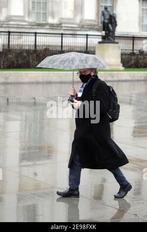 London, Großbritannien. Februar 2021, 3rd. Regen im London West End. Kredit: JOHNNY ARMSTEAD/Alamy Live Nachrichten Stockfoto