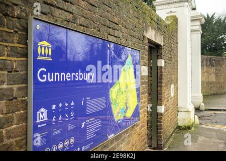 London - Gunnersbury Park Teich und Gärten in Hounslow, West London, Großbritannien. Ein großer Park mit Museum und Café Stockfoto