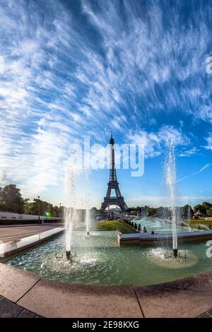 Panoramasicht auf den Eiffelturm in Paris, Frankreich Stockfoto