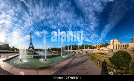 Panoramasicht auf den Eiffelturm in Paris, Frankreich Stockfoto