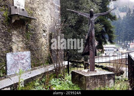 2/3/2021 - Sant 'Anna di Stazzema - das Dach der Kirche von San Rocco di Mulina, einer der symbolischen Orte der Nazi-faschistischen Massaker, wo der Pfarrer Don Fiore Menguzzo, Goldmedaille für Ziviltapferkeit, getötet wurde, ist in Gefahr zu kollabieren. Ein Teil des Querschiffs könnte mit der Dauer der Regenfälle zusammenbrechen. Der Alarm wurde durch die Autorin und Bloggerin von Mulina Giuseppe Vezzoni ausgelöst.nur redaktionelle Verwendung (Foto: IPA/Sipa USA) Quelle: SIPA USA/Alamy Live News Stockfoto