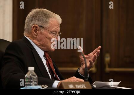 Washington, USA. Februar 2021, 03rd. WASHINGTON, DC - 03. FEBRUAR: Senator James Inhofe (R-OK) spricht während der Bestätigungsverhandlung für die SBA-Administratorin Isabella Casillas Guzman am 03. Februar 2021 im US-Kapitol in Washington, DC. Zuvor war Guzman Direktor des kalifornischen Büros des Small Business Advocate. (Foto von Tasos Katopodis/Pool/Sipa USA) Quelle: SIPA USA/Alamy Live News Stockfoto