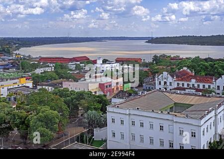 Luftaufnahme über die Stadt Porto Velho am östlichen Ufer des Flusses Madeira, Rondônia im oberen Amazonas-Becken, Brasilien Stockfoto