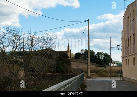 Brafim ländliche Landschaft, Hunde, Blumen und ländliche Aussicht Stockfoto
