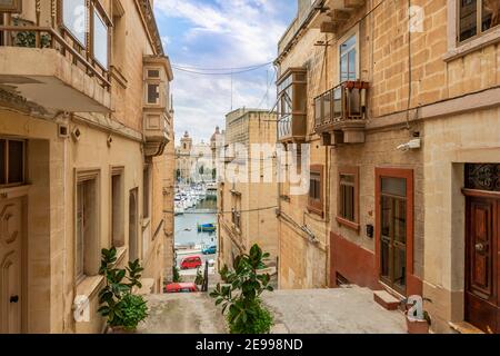 Kleine Straße in Vittoriosa oder Birgu, in der Nähe von Valletta, auf der Insel Malta Stockfoto