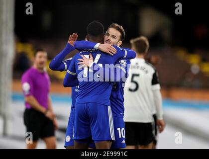 Craven Cottage, London, Großbritannien. Februar 2021, 3rd. English Premier League Football, Fulham gegen Leicester City; Kelechi Iheanacho von Leicester City feiert nach dem Tor seine Seiten 1st Tor in der 17th Minute, um es 0-1 mit James Maddison von Leicester City Kredit: Action Plus Sports/Alamy Live News Stockfoto