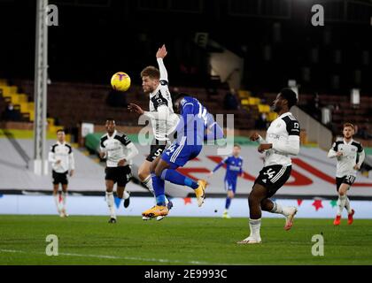 Craven Cottage, London, Großbritannien. Februar 2021, 3rd. English Premier League Football, Fulham gegen Leicester City; Kelechi Iheanacho von Leicester City gewinnt den Header, um seine Seiten 1st Tor in der 17th Minute, um es 0-1 Credit: Action Plus Sports/Alamy Live News Stockfoto