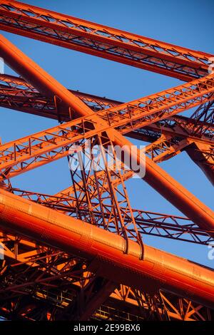 Eine Nahaufnahme der Forth Railway Bridge, North Queensferry Fife Stockfoto