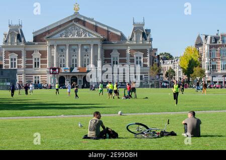 Das Concert Gebouw Building Im Hintergrund Am Museumplein In Amsterdam Niederlandev 20-9-2020 Stockfoto