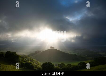 Ein Lichtschacht über Colmer's Hill. Dorset. VEREINIGTES KÖNIGREICH. Stockfoto