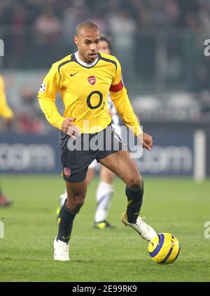 Thierry Henry von Arsenal während der UEFA Champions League, Viertelfinale, zweite Etappe, Juventus gegen Arsenal am 5. April 2006 in Turin, Italien. Das Spiel endete in einem Unentschieden 0-0. Foto von Christian Liewig/ABACAPRESS.COM Stockfoto