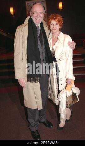 Der französische Schauspieler Jean-Pierre Marielle und seine Frau Agathe besuchen am 10. April 2006 die Premiere von Shirley und Dinos Film 'Cabaret Paradis' in Paris, Frankreich. Foto von Bruno Klein/ABACAPRESS.COM Stockfoto