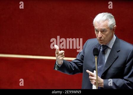 Gilles de Robien, französischer Minister für nationale Bildung bei der Debatte in der Nationalversammlung am 12. April 2006 in Paris. Foto von Mehdi Taamallah/ABACAPRESS.COM. Stockfoto