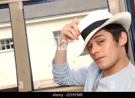 EXKLUSIV. Schauspieler Aurelien Wiik posiert während der Jahresbuch- und Weintage 2006 in Saumur, Frankreich am 23. April 2006. Foto von Bruno Klein/ABACAPRESS.COM Stockfoto