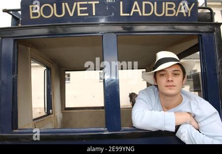 EXKLUSIV. Schauspieler Aurelien Wiik posiert während der Jahresbuch- und Weintage 2006 in Saumur, Frankreich am 23. April 2006. Foto von Bruno Klein/ABACAPRESS.COM Stockfoto