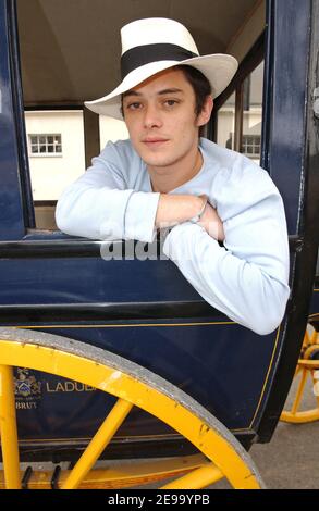 EXKLUSIV. Schauspieler Aurelien Wiik posiert während der Jahresbuch- und Weintage 2006 in Saumur, Frankreich am 23. April 2006. Foto von Bruno Klein/ABACAPRESS.COM Stockfoto