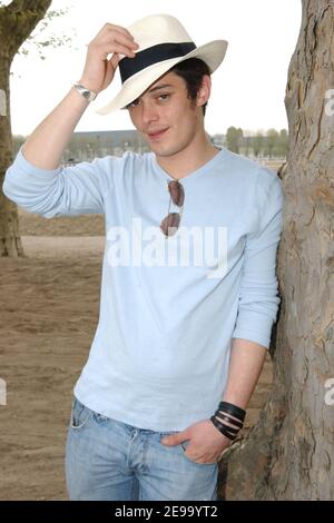 EXKLUSIV. Schauspieler Aurelien Wiik posiert während der Jahresbuch- und Weintage 2006 in Saumur, Frankreich am 23. April 2006. Foto von Bruno Klein/ABACAPRESS.COM Stockfoto