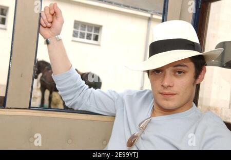 EXKLUSIV. Schauspieler Aurelien Wiik posiert während der Jahresbuch- und Weintage 2006 in Saumur, Frankreich am 23. April 2006. Foto von Bruno Klein/ABACAPRESS.COM Stockfoto