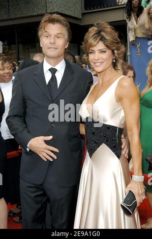 Harry Hamlin und Lisa Rinna nehmen an den Annual Daytime Emmy Awards 33rd im Kodak Theater in Hollywood Teil. Los Angeles, 28. April 2006. Foto von Lionel Hahn/ABACAPRESS.COM Stockfoto