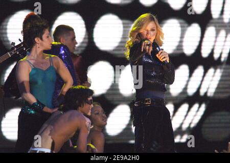 Superstar Madonna tritt am 30. April 2006 beim Coachella Valley Music Festival 2006 in Indio, CA, USA, auf. Foto von Lionel Hahn/ABACAPRESS.COM Stockfoto