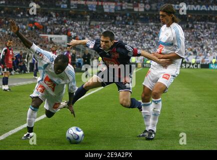 PSG-Kapitän Pedro Miguel Pauleta in Aktion während der Fußball-Französisch-Cup-Finale, Paris-Saint-Germain gegen Olympique de Marseille bei der 'Stade de France' in Saint-Denis, in der Nähe von Paris, Frankreich, am 29. April 2006. Paris-Saint-Germain gewann 2-1. Foto Christian Liewig/ABACAPRESS.COM Stockfoto