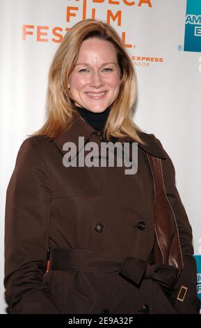 "Cast Member Laura Linney kommt bei der Annual Tribeca Film Festival Premiere von "Driving Lessons" 5th, die an der Pace University in New York, am Sonntag, 30. April 2006 statt. Foto von Nicolas Khayat/ABACAPRESS.COM' Stockfoto