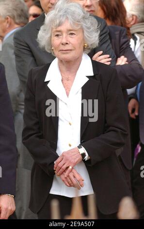 Der französische Journalist Claude Sarraute während der Beerdigung von Jean-Francois Revel auf dem Pariser Friedhof Montparnasse am 5. Mai 2006. Foto von Bruno Klein/ABACAPRESS.COM. Stockfoto