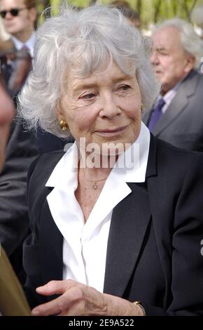Der französische Journalist Claude Sarraute während der Beerdigung von Jean-Francois Revel auf dem Pariser Friedhof Montparnasse am 5. Mai 2006. Foto von Bruno Klein/ABACAPRESS.COM. Stockfoto